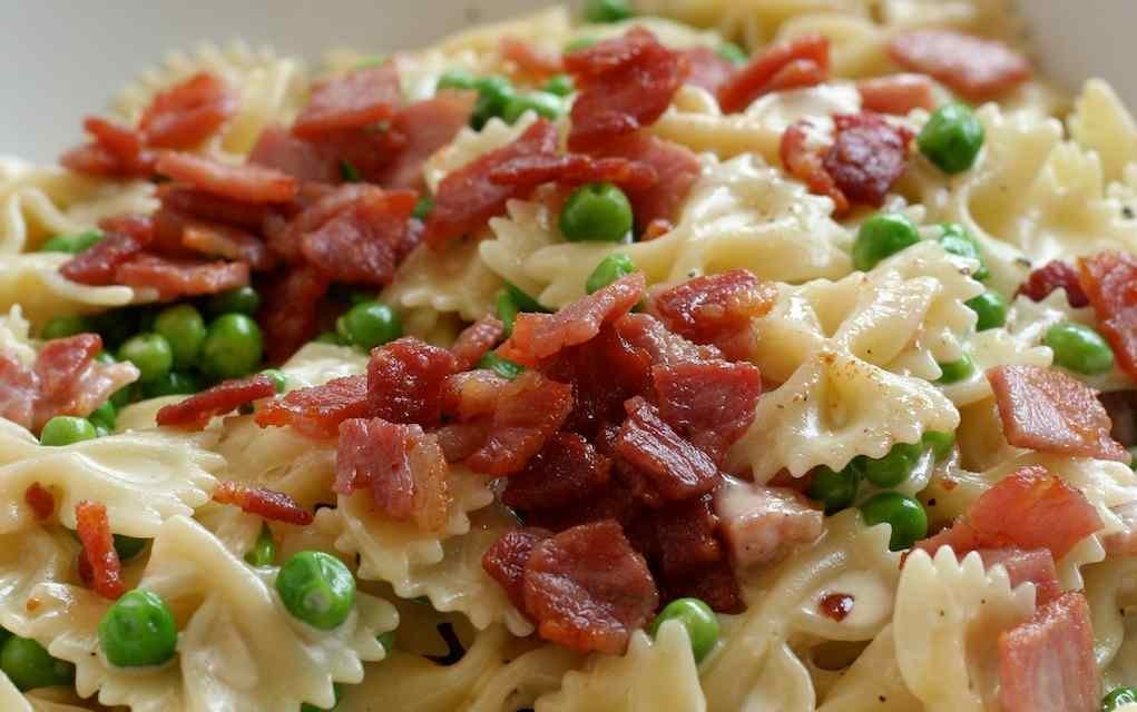 pasta with bacon and peas