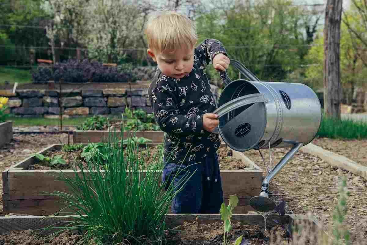 Child-gardening (1)