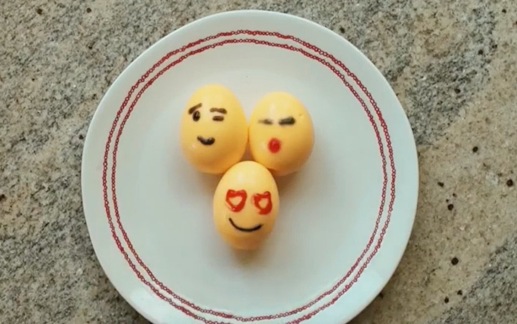 creative lunchbox ideas emoji eggs