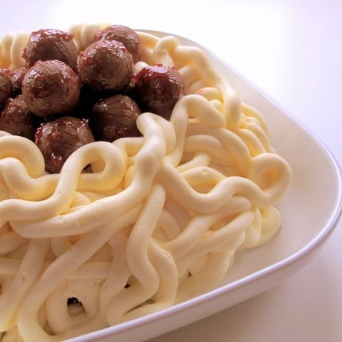 Kids Cake Ideas: Spaghetti & Meatballs Cake